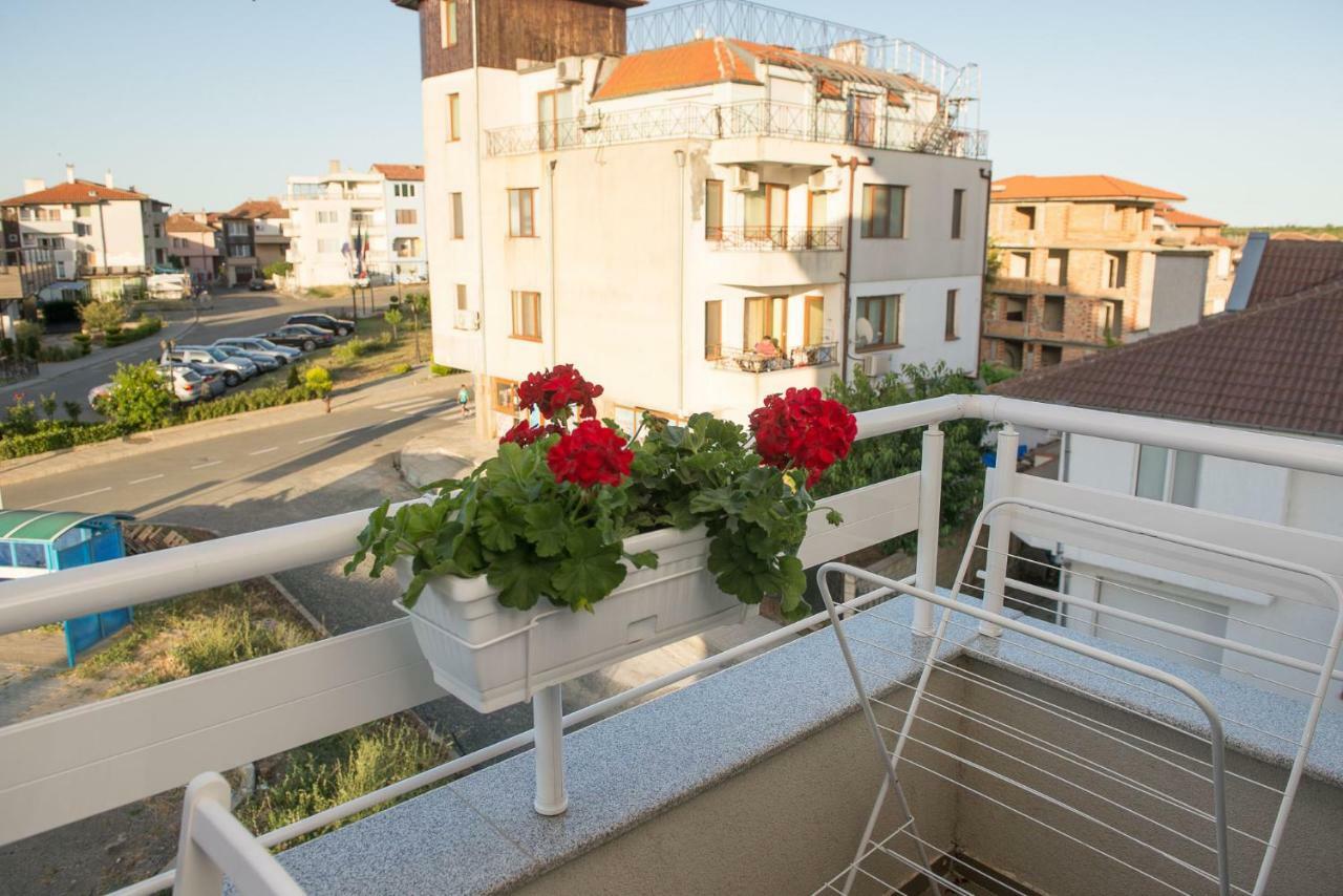 Hiora Apartments Vasiliko Tsarevo Exterior photo
